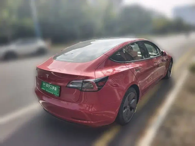 Tesla Model 3 — Фото автомобиля 6