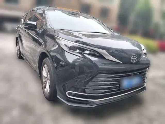 Toyota Sienna — Фото автомобиля 23