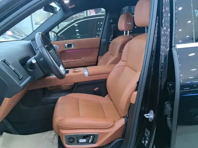 Li Auto L7 — Фото автомобиля 14