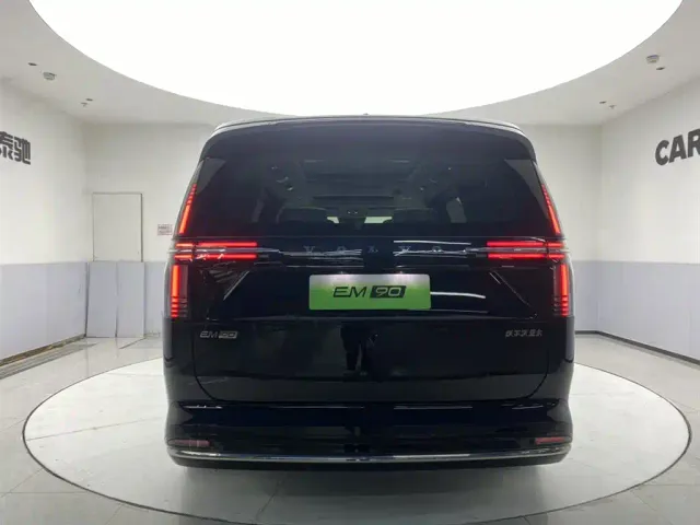 Volvo EM90 — Фото автомобиля 6