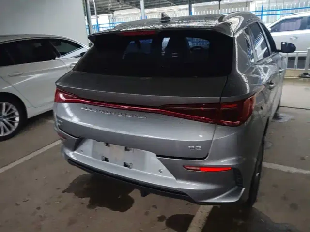 BYD e2 — Фото автомобиля 5