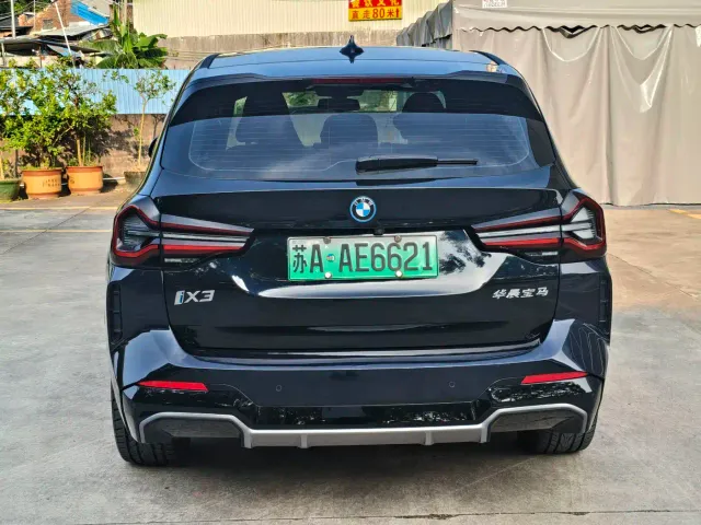 BMW iX3 — Фото автомобиля 6