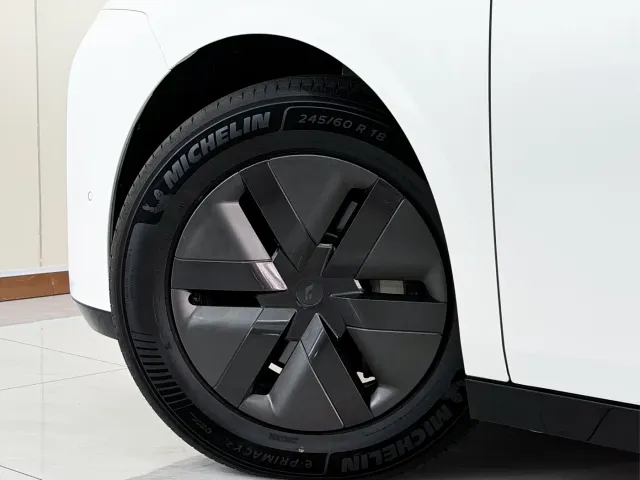 Li Auto MEGA — Фото автомобиля 6