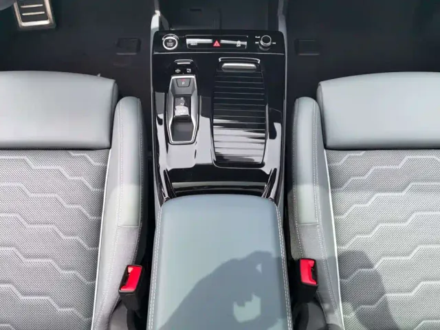 Audi Q6L e-tron — Фото автомобиля 14