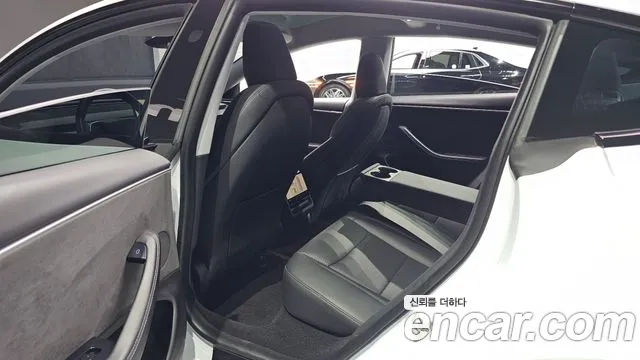Tesla Model 3 — Фото автомобиля 11