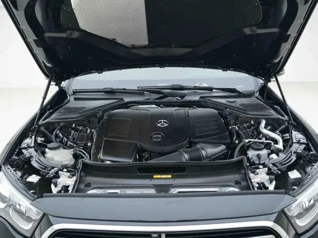 Mercedes-Benz E-Class — Фото автомобиля 7