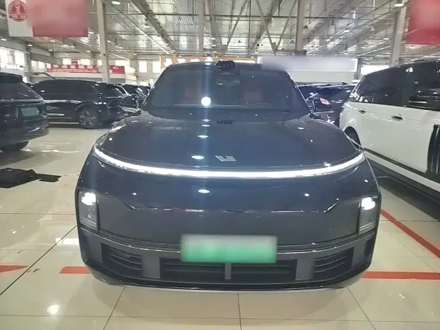 Li Auto L8 — Фото автомобиля 2