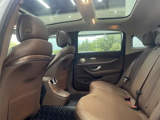 Mercedes-Benz E-Class — Фото автомобиля 11