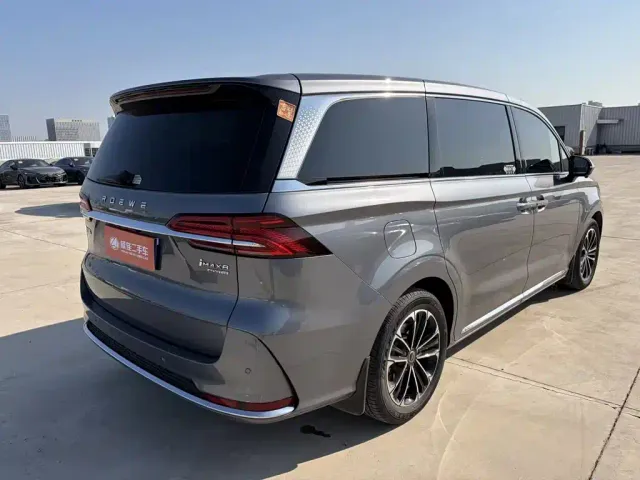 Roewe iMAX8 — Фото автомобиля 6