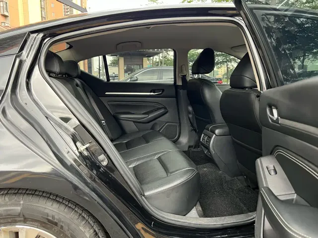 Nissan Teana — Фото автомобиля 12