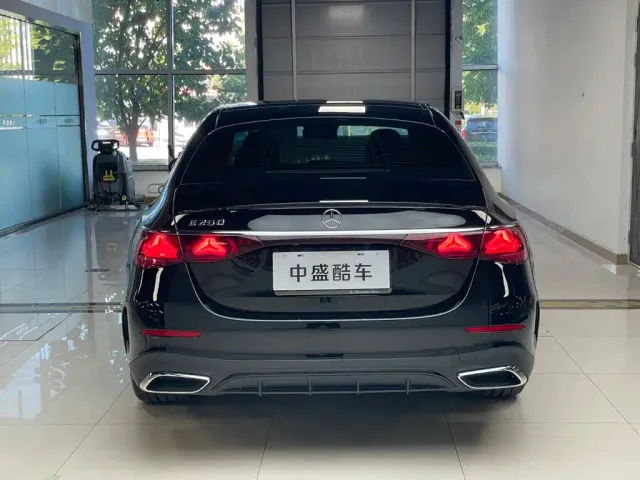 Mercedes-Benz E-Class — Фото автомобиля 22