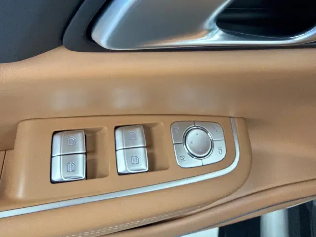 Li Auto ONE — Фото автомобиля 15