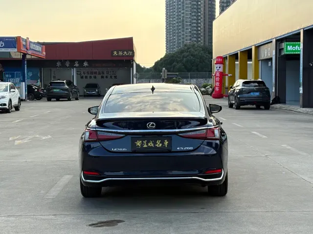 Lexus ES — Фото автомобиля 20