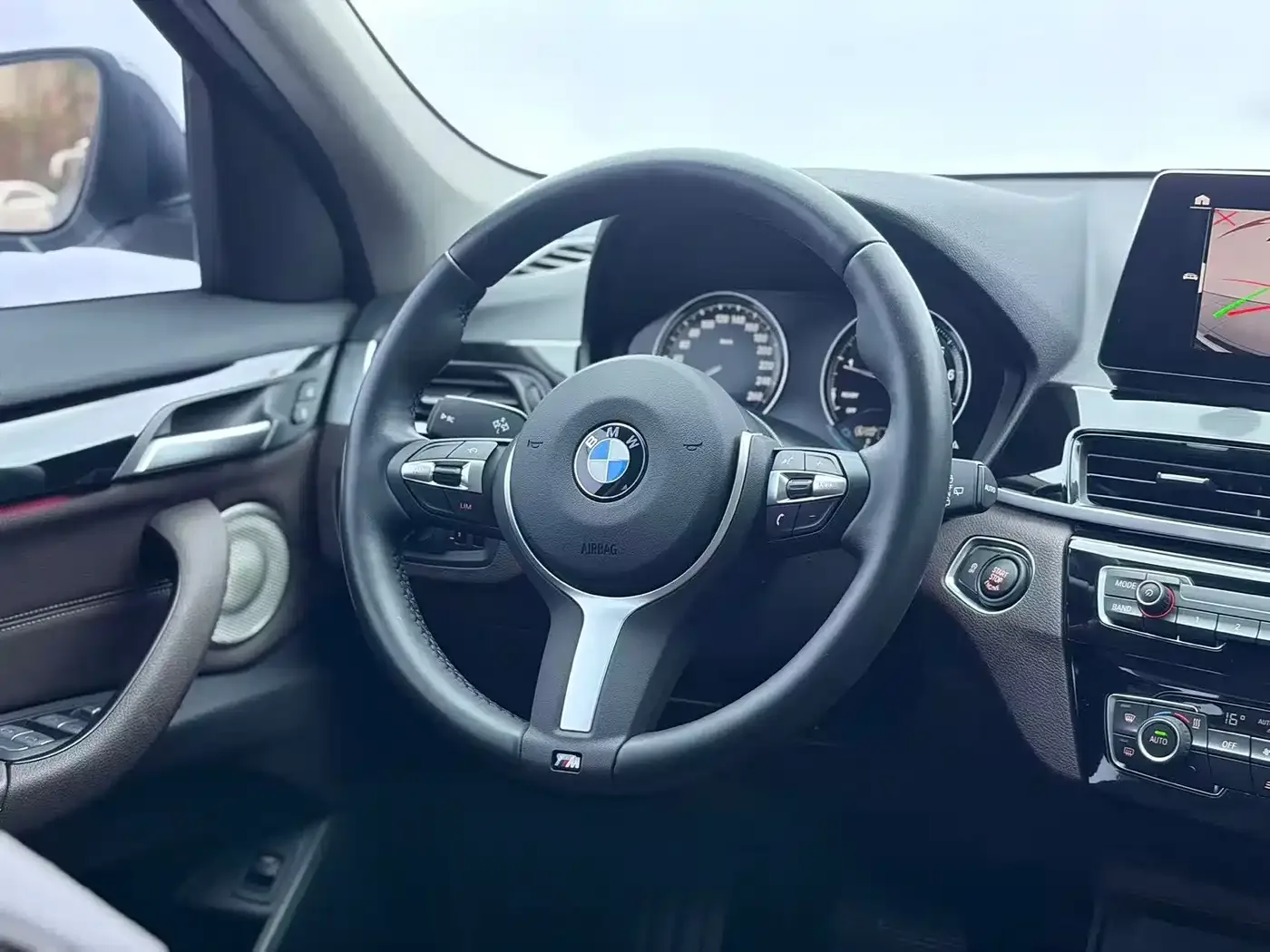 BMW BMW X1 2022 sDrive25Li Leading — Фото автомобиля 16