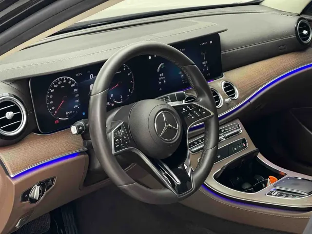 Mercedes-Benz E-Class — Фото автомобиля 4