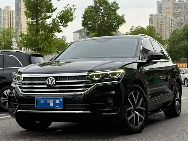 Фотография автомобиля — Volkswagen Touareg