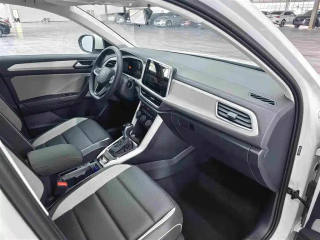 Volkswagen T-Roc — Фото автомобиля 12
