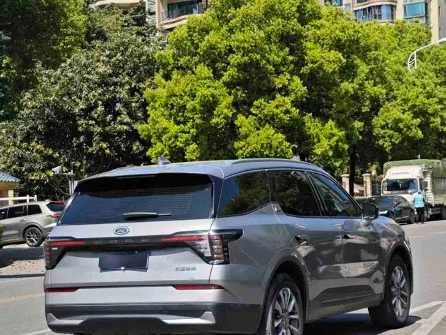 Ford Edge — Фото автомобиля 12
