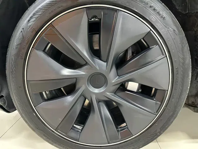 Tesla Model Y — Фото автомобиля 15