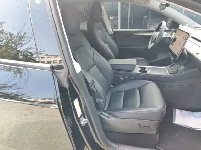 Tesla Model Y — Фото автомобиля 24