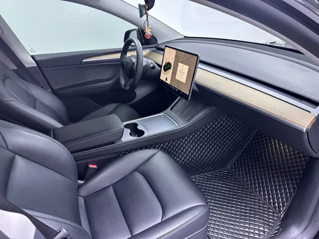 Tesla Model Y — Фото автомобиля 3