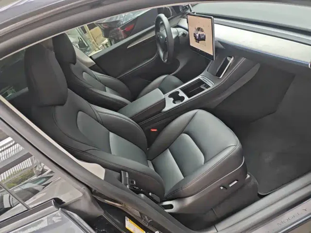Tesla Model Y — Фото автомобиля 24