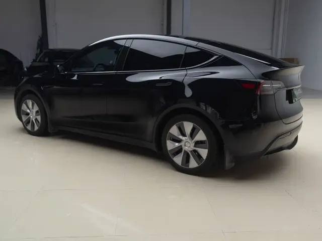 Tesla Model Y — Фото автомобиля 7