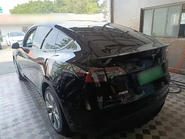 Tesla Model Y — Фото автомобиля 4