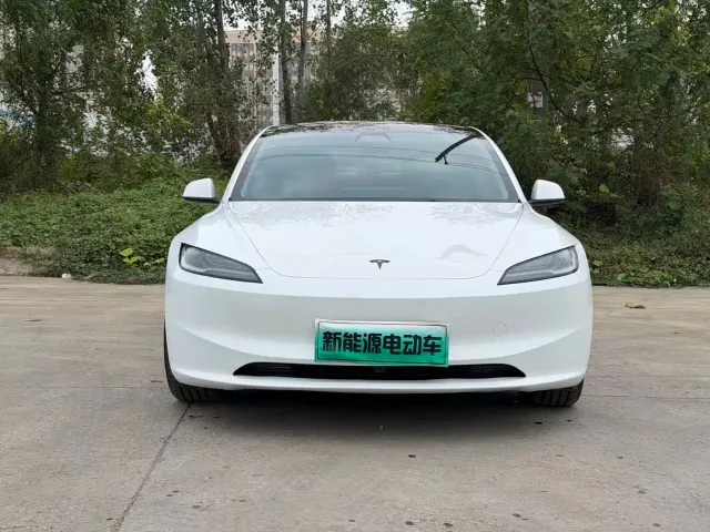 Tesla Model 3 — Фото автомобиля 3