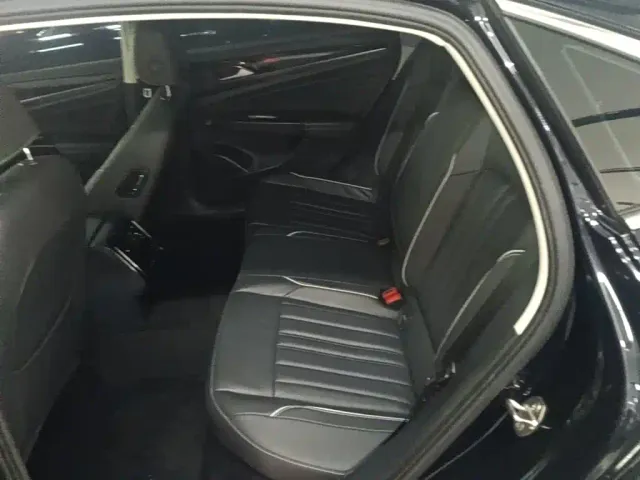 Volkswagen Passat — Фото автомобиля 16