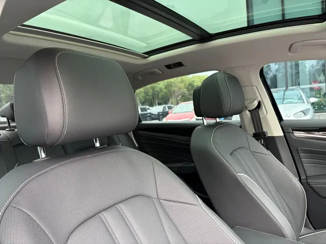 Volkswagen Passat — Фото автомобиля 14