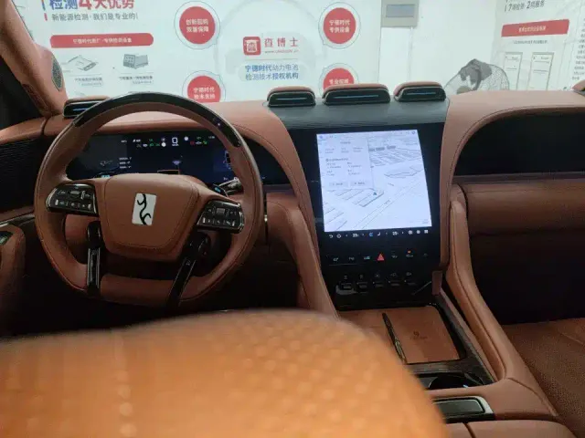 BYD U8 — Фото автомобиля 5