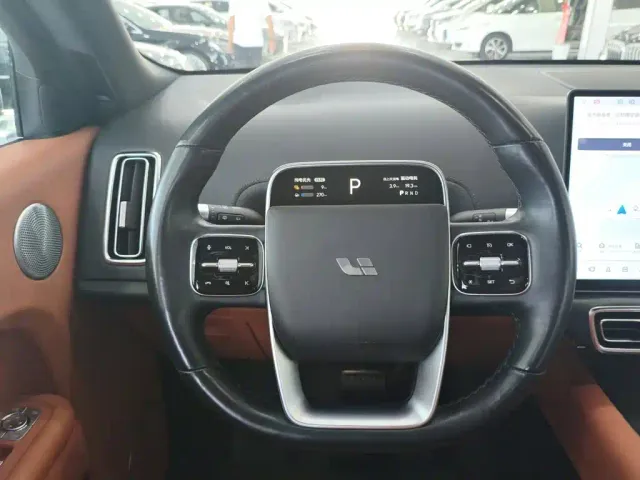 Li Auto L9 — Фото автомобиля 12