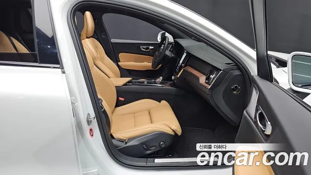Volvo V60 — Фото автомобиля 25