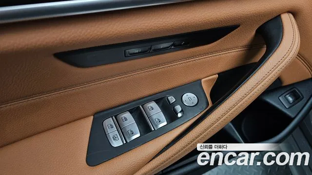 BMW 5 Series G30 — Фото автомобиля 24