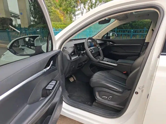 Roewe RX5 Max — Фото автомобиля 15