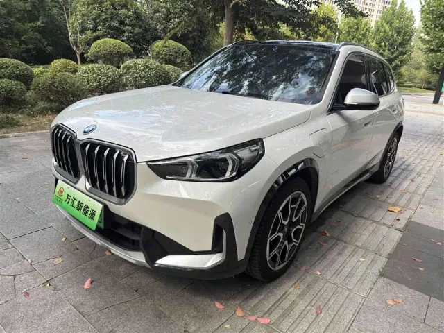 BMW iX1 — Фото автомобиля 12