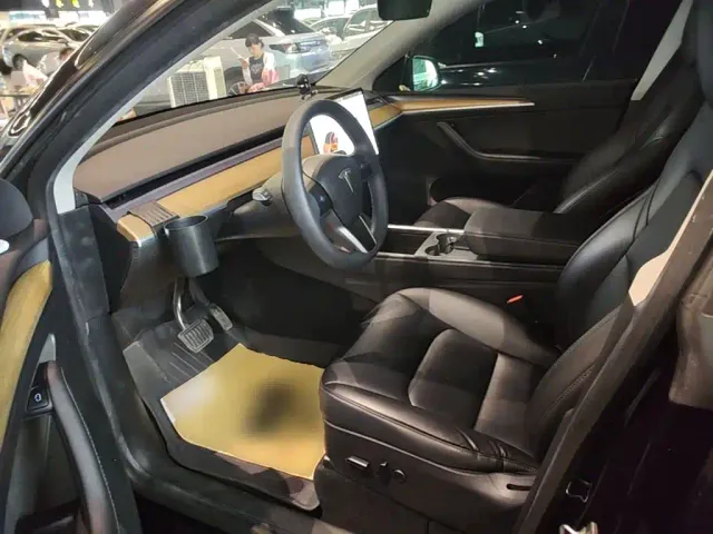 Tesla Model Y — Фото автомобиля 14