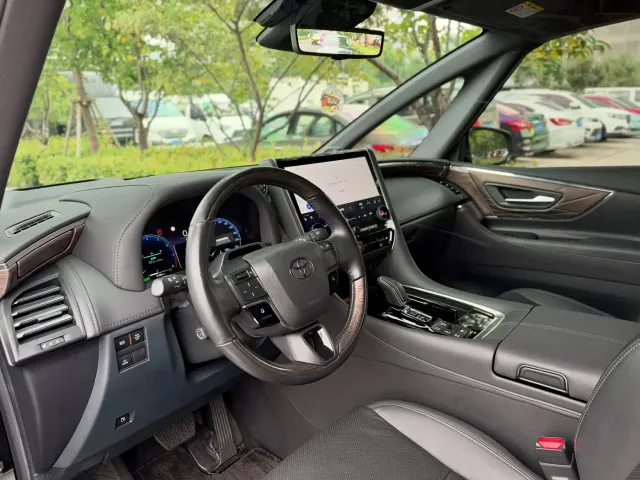 Toyota Alphard — Фото автомобиля 4