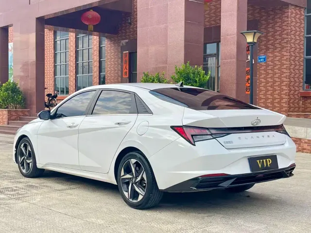 Hyundai Elantra — Фото автомобиля 9