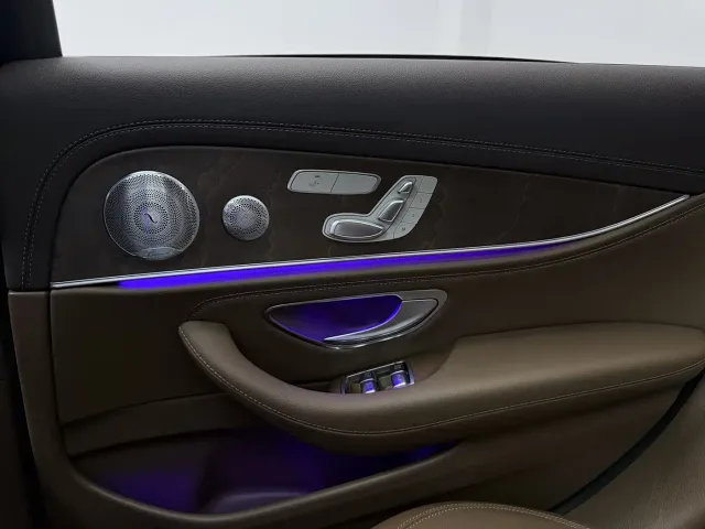 Mercedes-Benz E-Class — Фото автомобиля 18