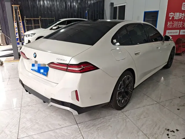 BMW 5 Series — Фото автомобиля 8