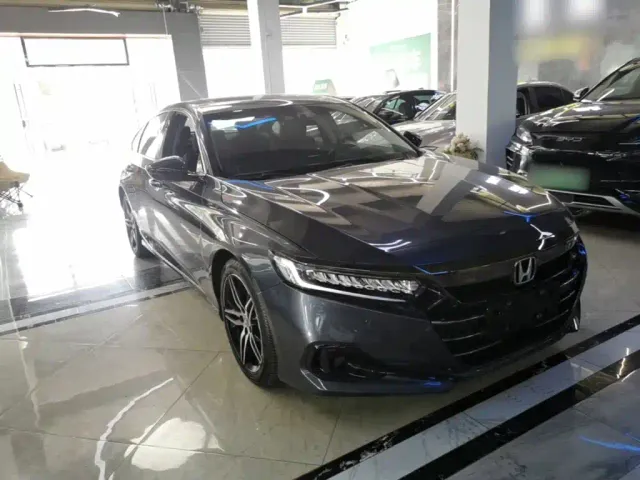 Honda Accord — Фото автомобиля 3