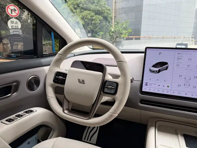 Li Auto i8 — Фото автомобиля 13