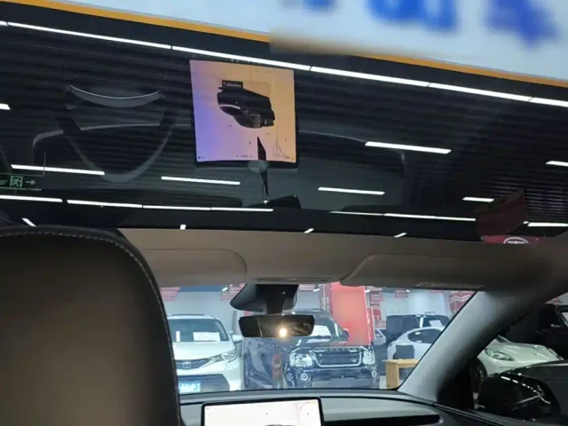 Tesla Model Y — Фото автомобиля 17