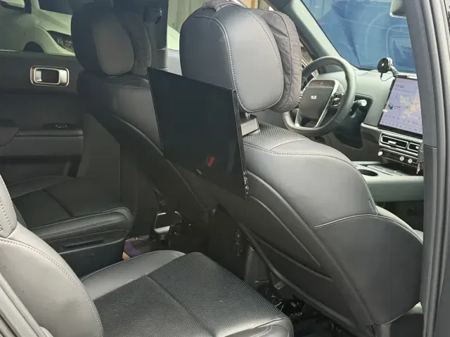 Li Auto L8 — Фото автомобиля 10