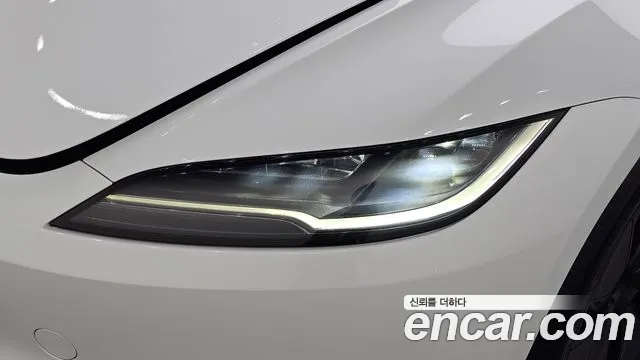 Tesla Model 3 — Фото автомобиля 7