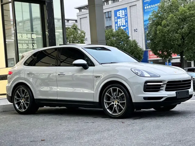 Porsche Cayenne — Фото автомобиля 3