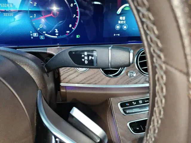 Mercedes-Benz E-Class — Фото автомобиля 10