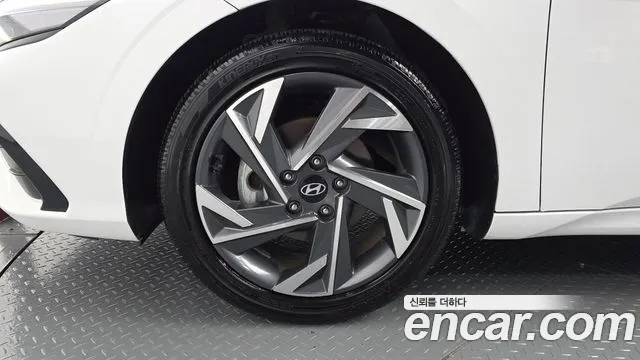 Hyundai Avante CN7 — Фото автомобиля 5